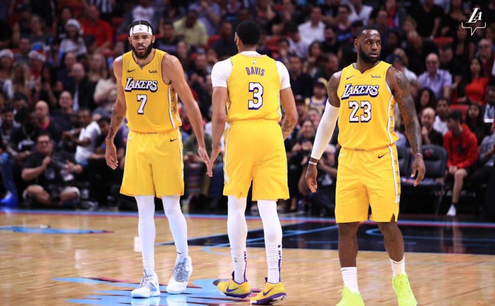  詹姆斯率湖人豪取五连胜，西部榜首之争白热化  