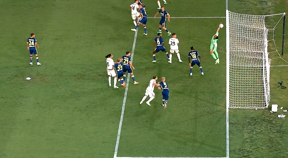  萨勒尼塔纳保级生死战突围，顽强斗志感动全场